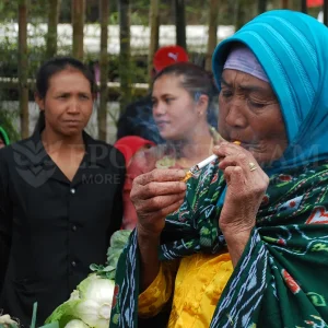 Warga Suku Tengger di Desa Ranupani, Lumajang